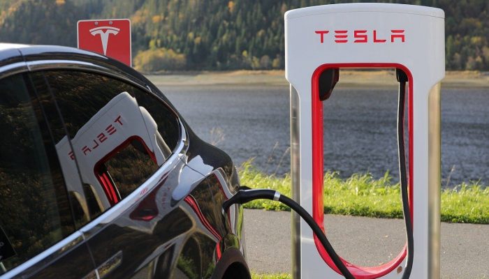 tesla-1738969_1280-1
