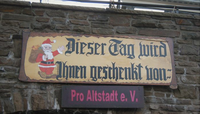 DEN OBESchAET PODARKI
