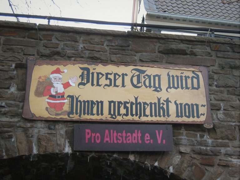 DEN OBESchAET PODARKI