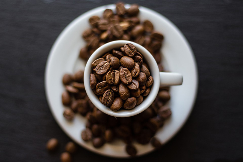 Ученые выяснили, почему фанаты черного кофе любят горький шоколад