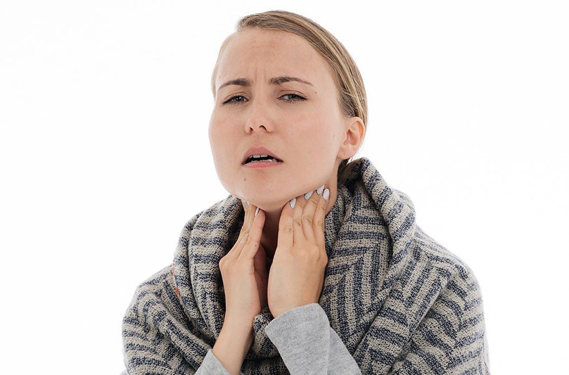 Четыре признака, указывающих на возможную серьезную опасность при боли в горле