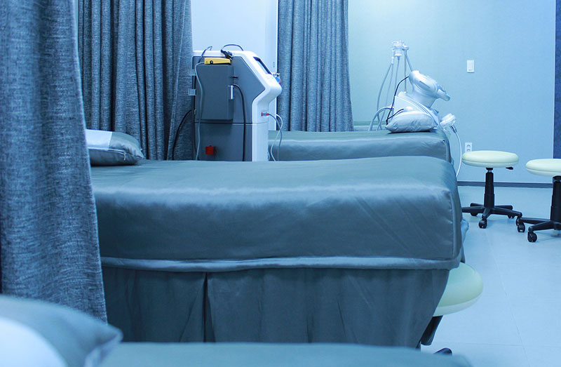Больница выплатит около миллиона шекелей израильтянке, изнасилованной в палате незнакомцем