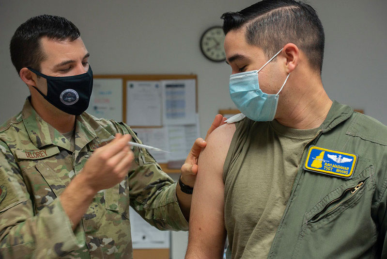 Трамп призывает вновь нанять военнослужащих, уволенных за отказ от вакцинации