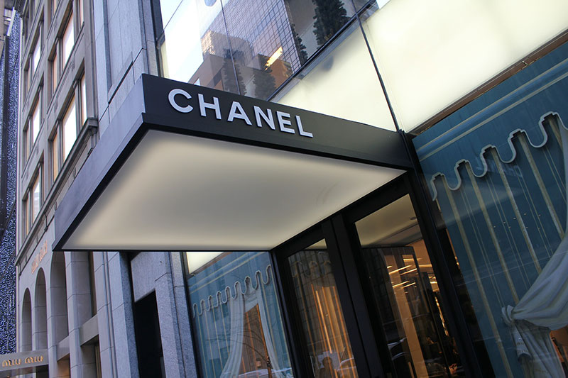 Китайский бренд неудачно попытался развернуть кампанию против Chanel