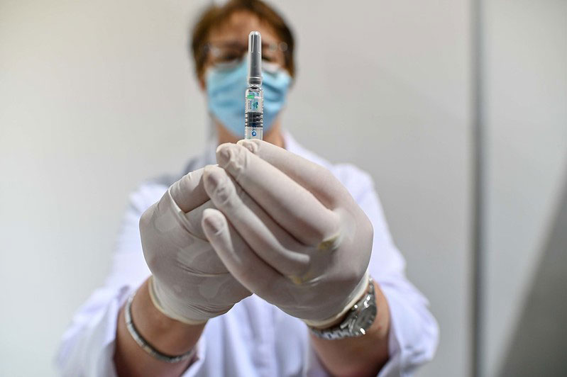 Последствия вакцинации от Ковида требуют тщательных исследований