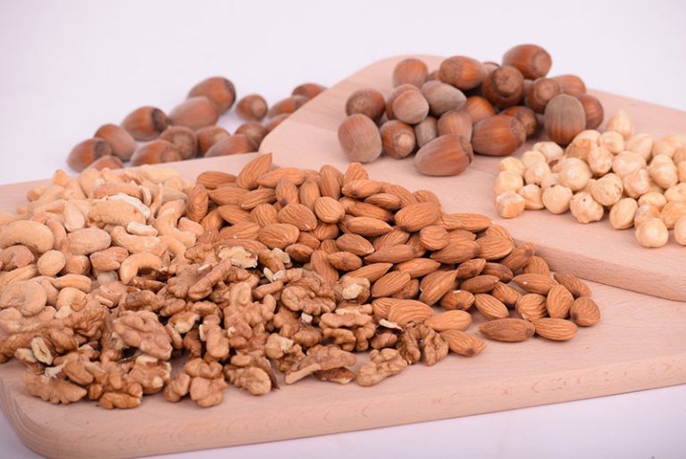 nuts-gd6d30843a_1920