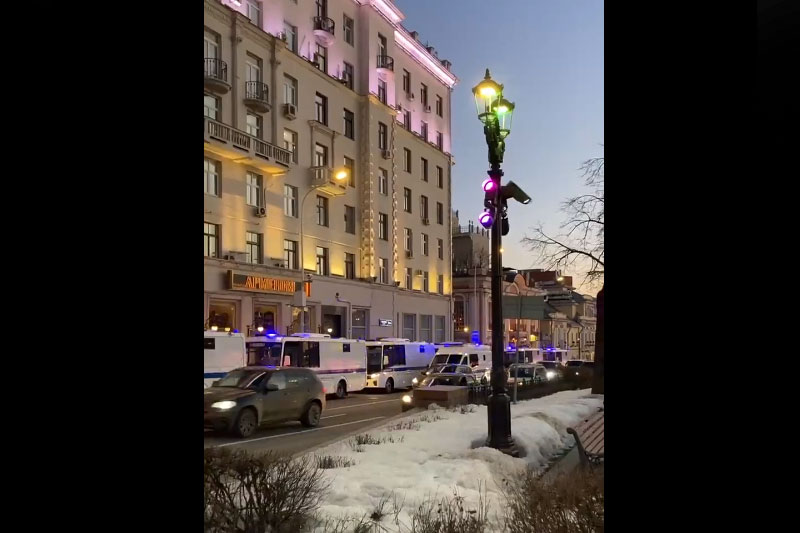 В России задерживают противников войны, лозунг "миру – мир" больше неактуален