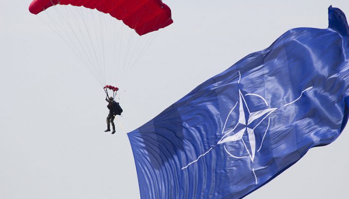 a-parachute-5100913_960_720