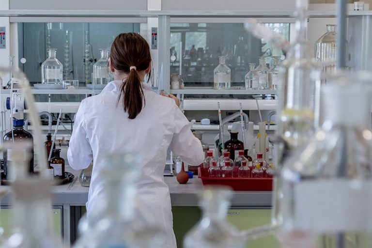 laboratory-ge5c239268_1280
