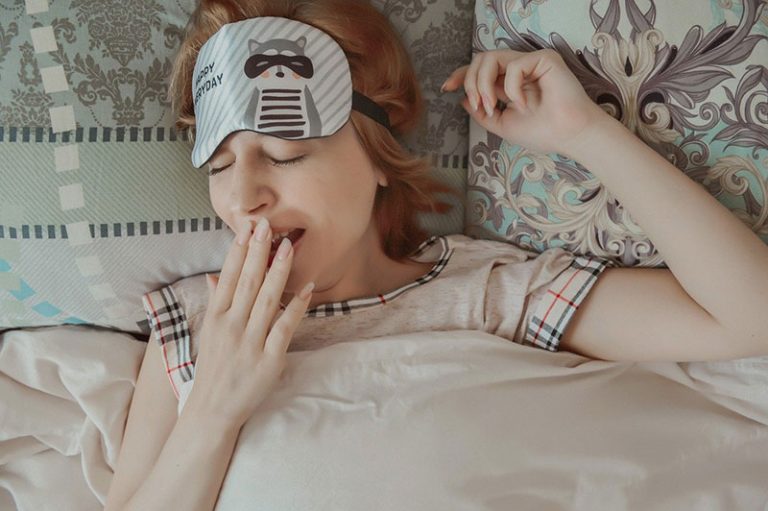 yawning-g9fe9eca0f_1280
