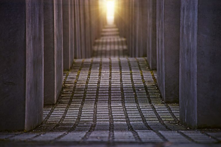 holocaust-memorial-gd6a680ee6_1920