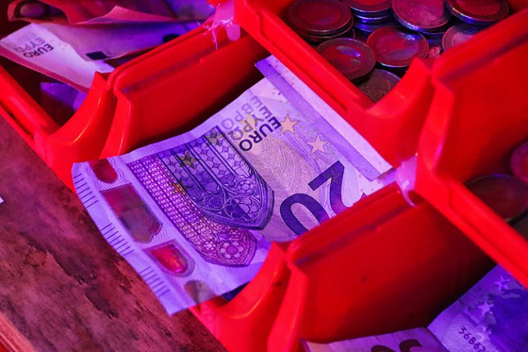 money-g15e8c0805_1920