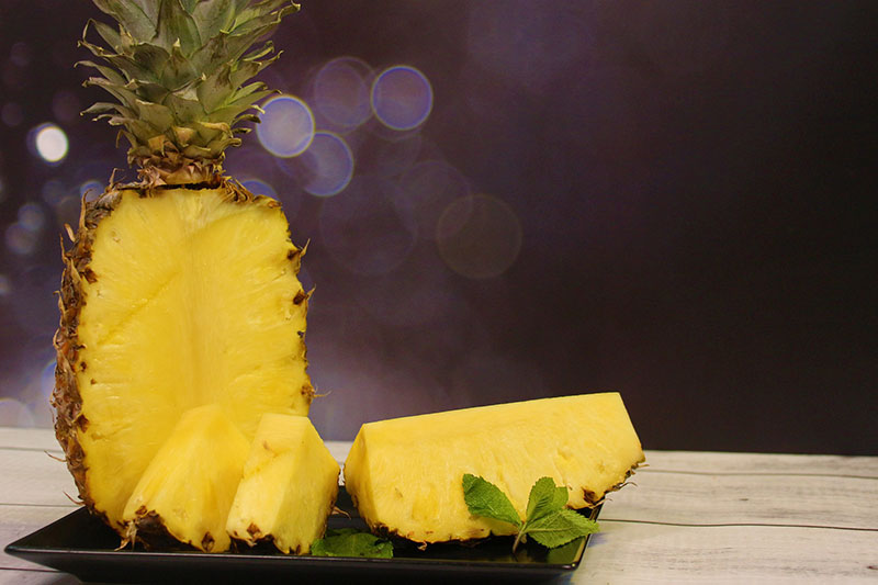 «Диарея, кровотечение и крапивница»: диетологи рассказали, к чему приводит чрезмерная любовь к ананасам