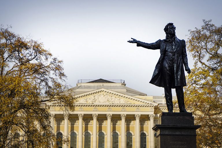 pushkin-5807454_1920
