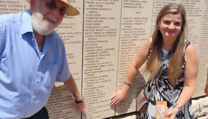 Dr.-Isidore-Zuckerbrod-and-Renata-Szyfner-at-the-Wall-of-Honor-in-the-Garden-of-the-Righteous-Among-the-Nations-640×400