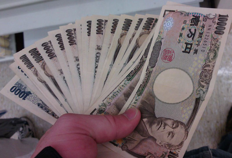 Японцам будут увеличивать зарплату