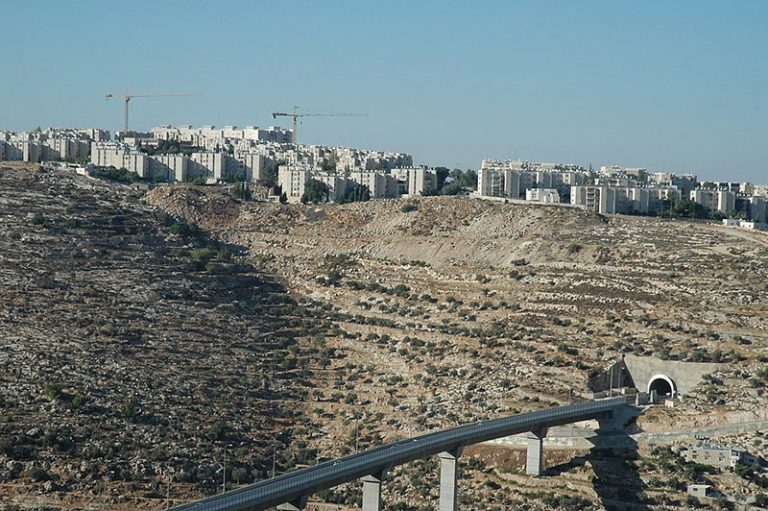 1024px-Tunnel_to_Gush_Etzion