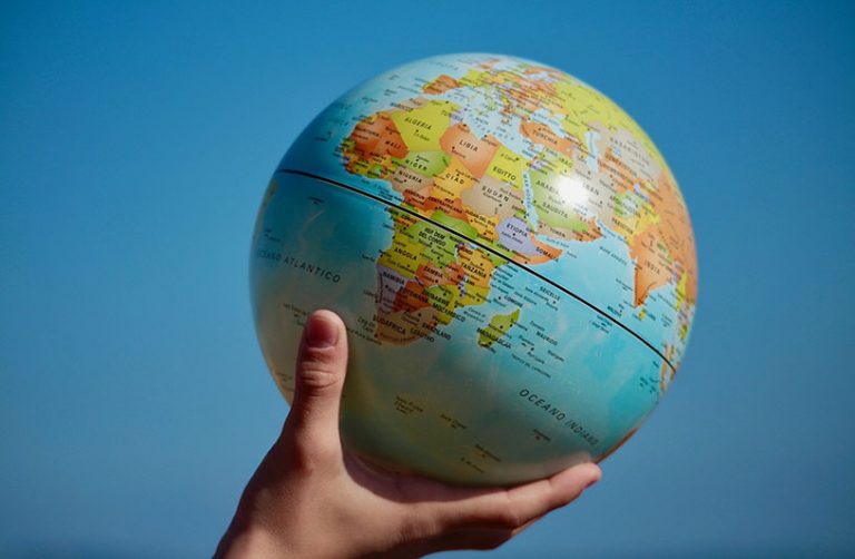 globe-g1ec1604eb_1920