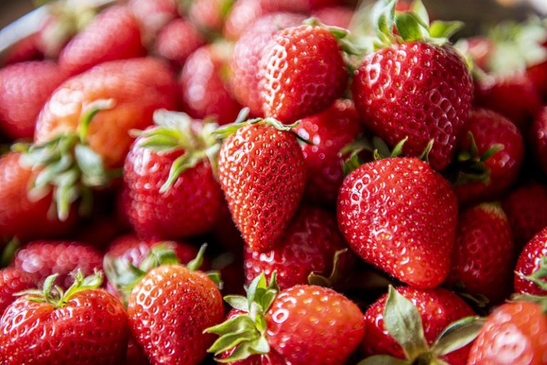 strawberry-g41d3d7c32_1920