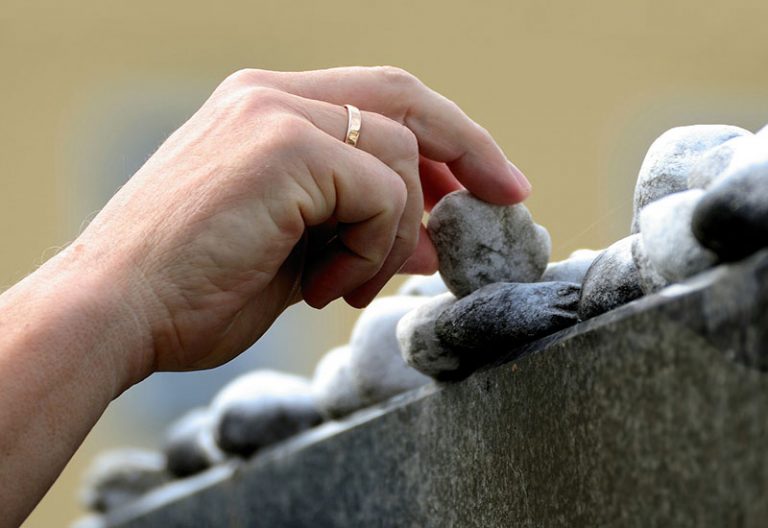 memorial-5459561_1920