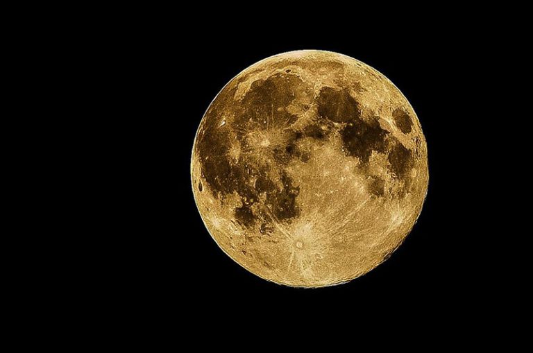 moon-415501_1920