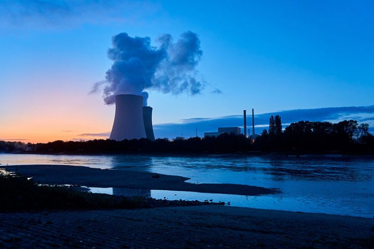 nuclear-power-plant-4526561_1920