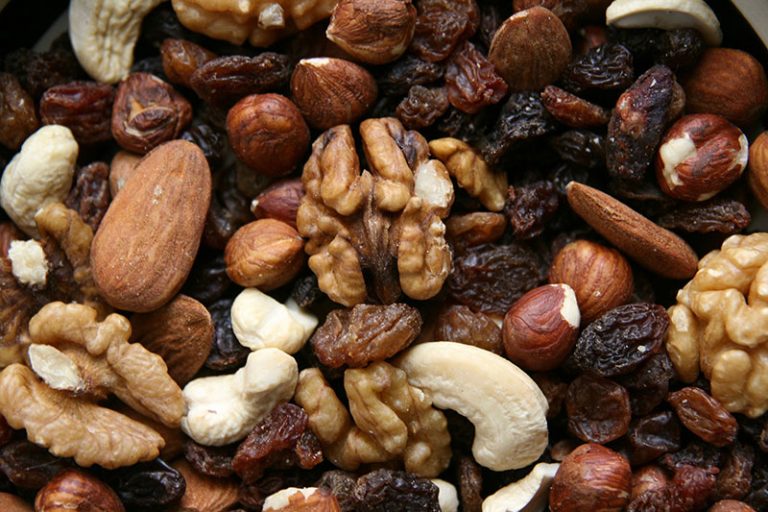 nuts-g80778e4ea_1920