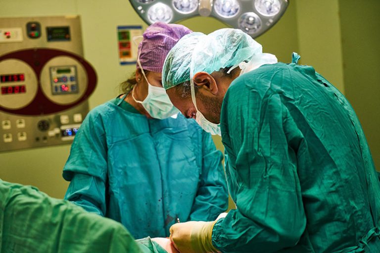 surgery-g620b487bb_1920