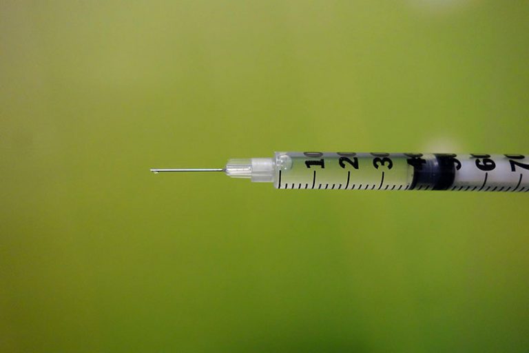 vaccination-6867650_1920