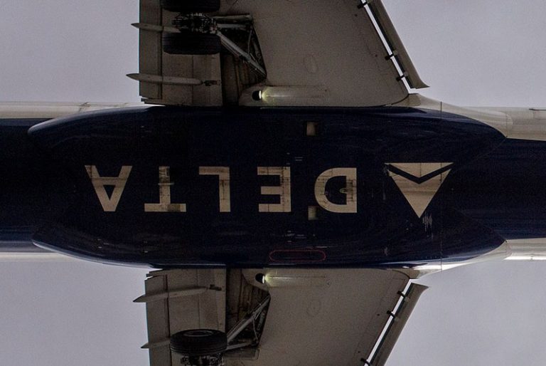 airplane-g60dc76641_1920