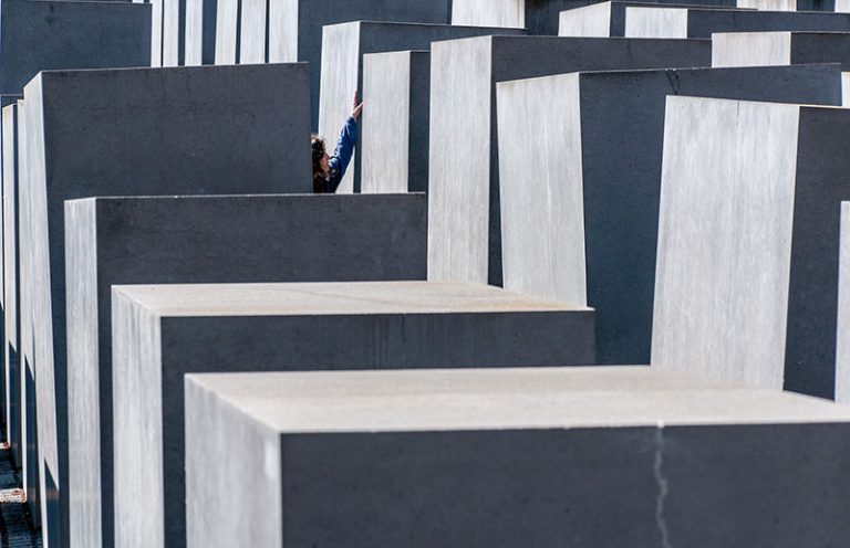 holocaust-memorial-g6977c11da_1920