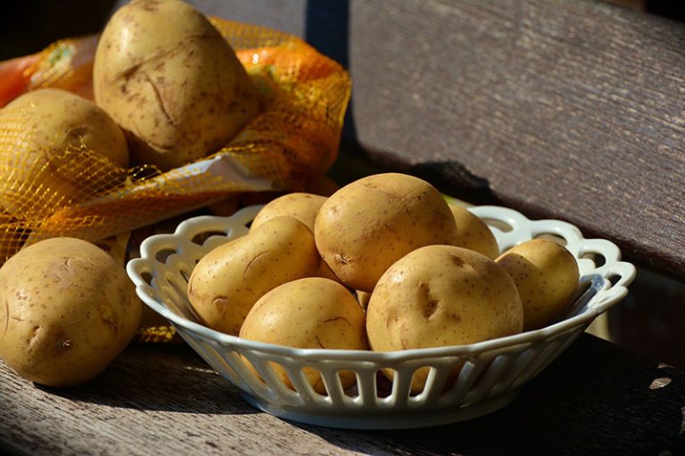 potatoes-1654294_1920