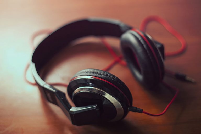 headphones-g73dc532ce_1920