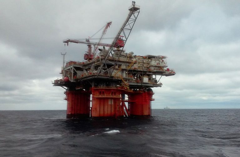oil-rig-gbf5af0f60_1920
