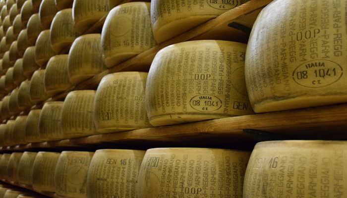 parmigiano-reggiano-gdbf3750ef_1920