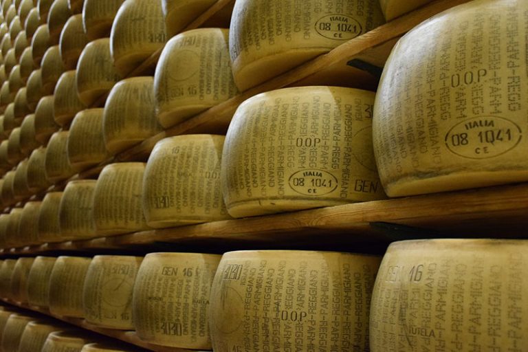 parmigiano-reggiano-gdbf3750ef_1920