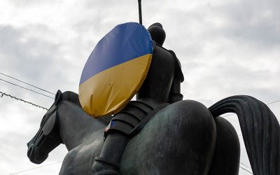 statue-gfe7c3547d_1920