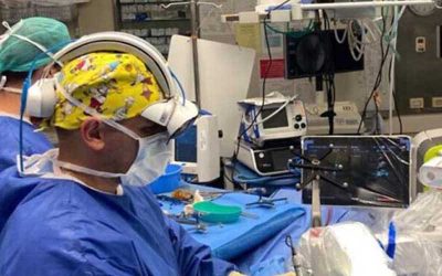 Dr.-Cezar-Mizrahi-is-seen-AR-surgery-at-Jerusalems-Shaare-Zedek-Medical-Center.27-640×400