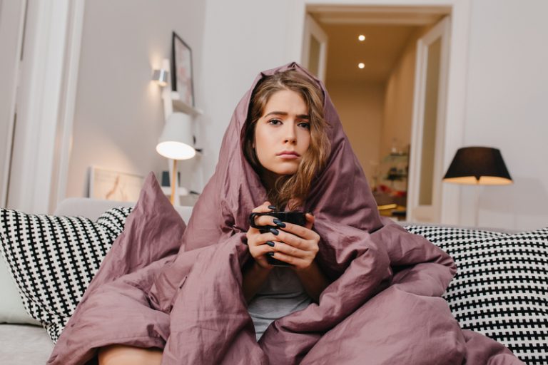 adult-beautiful-beverage-blanket-bored-brunette-1633648-pxhere.com