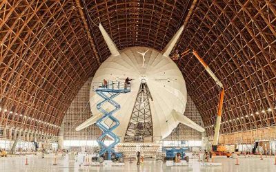 В ангаре LTA, фото Bloomberg Businessweek