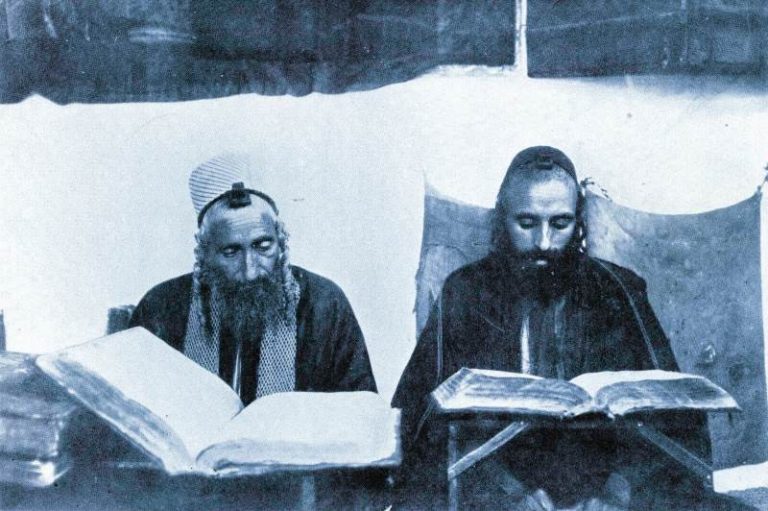 Yemenite_Jews_studying_Torah_in_Sana’a