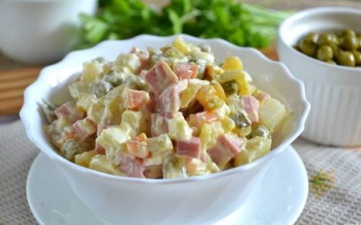 salat_olive_klassicheskii_s_kolbasoi-286788