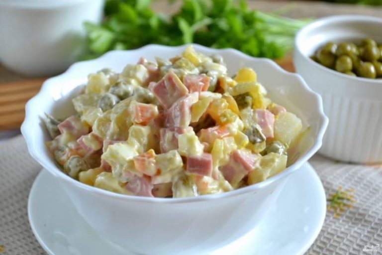 salat_olive_klassicheskii_s_kolbasoi-286788