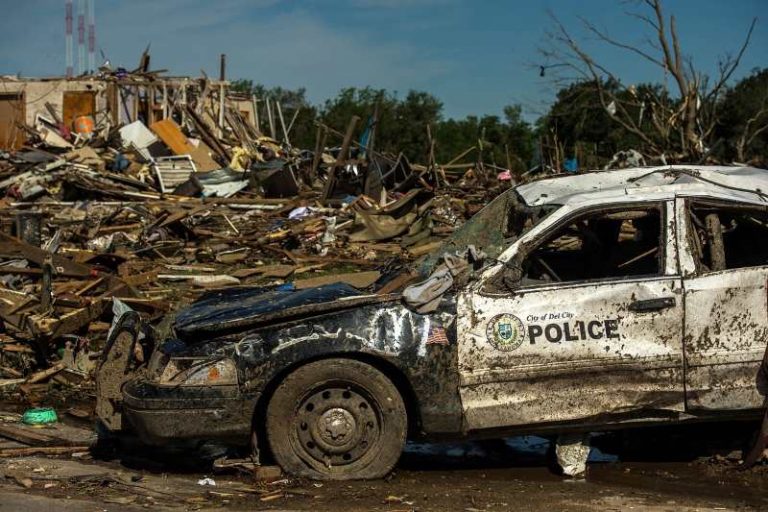 tornado-damage-115801_1280