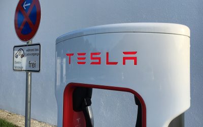 tesla-3088569_1280