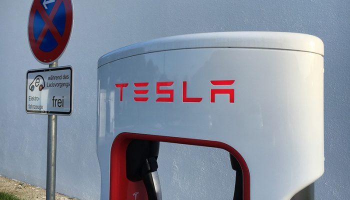 tesla-3088569_1280