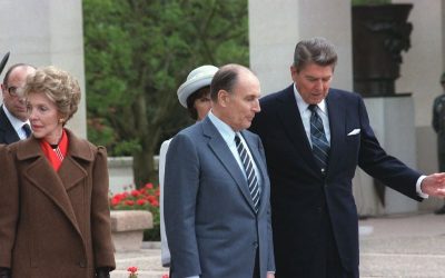 president-ronald-reagan-speaks-with-president-mitterrand-of-france-during-a-fb0851-1024