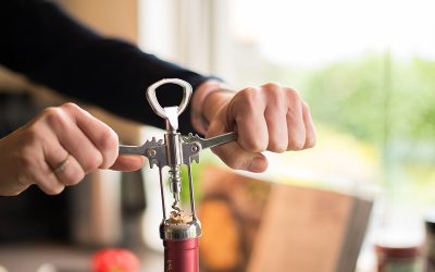 uncorking-2293858_1280