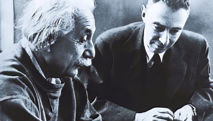 Einstein_oppenheimer