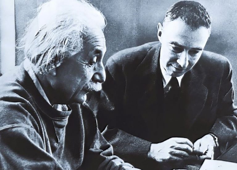Einstein_oppenheimer